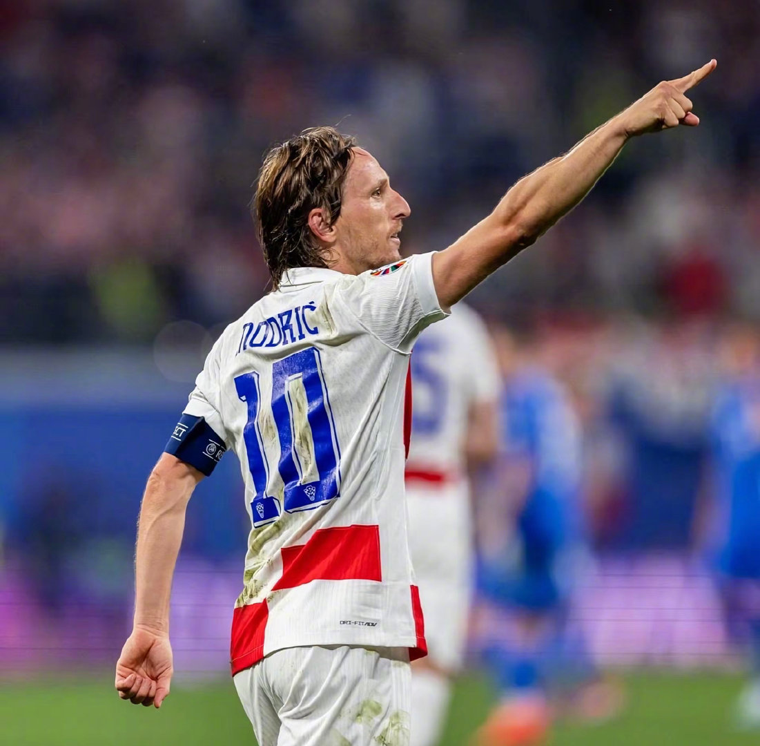 足球报：浙江队未来要争取中超冠军，卡内达是否留任还没定