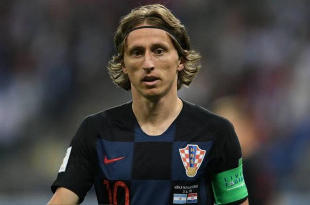 拜仁vs圣保利首发：凯恩领衔！迪亚斯、金玟哉、欧文在列